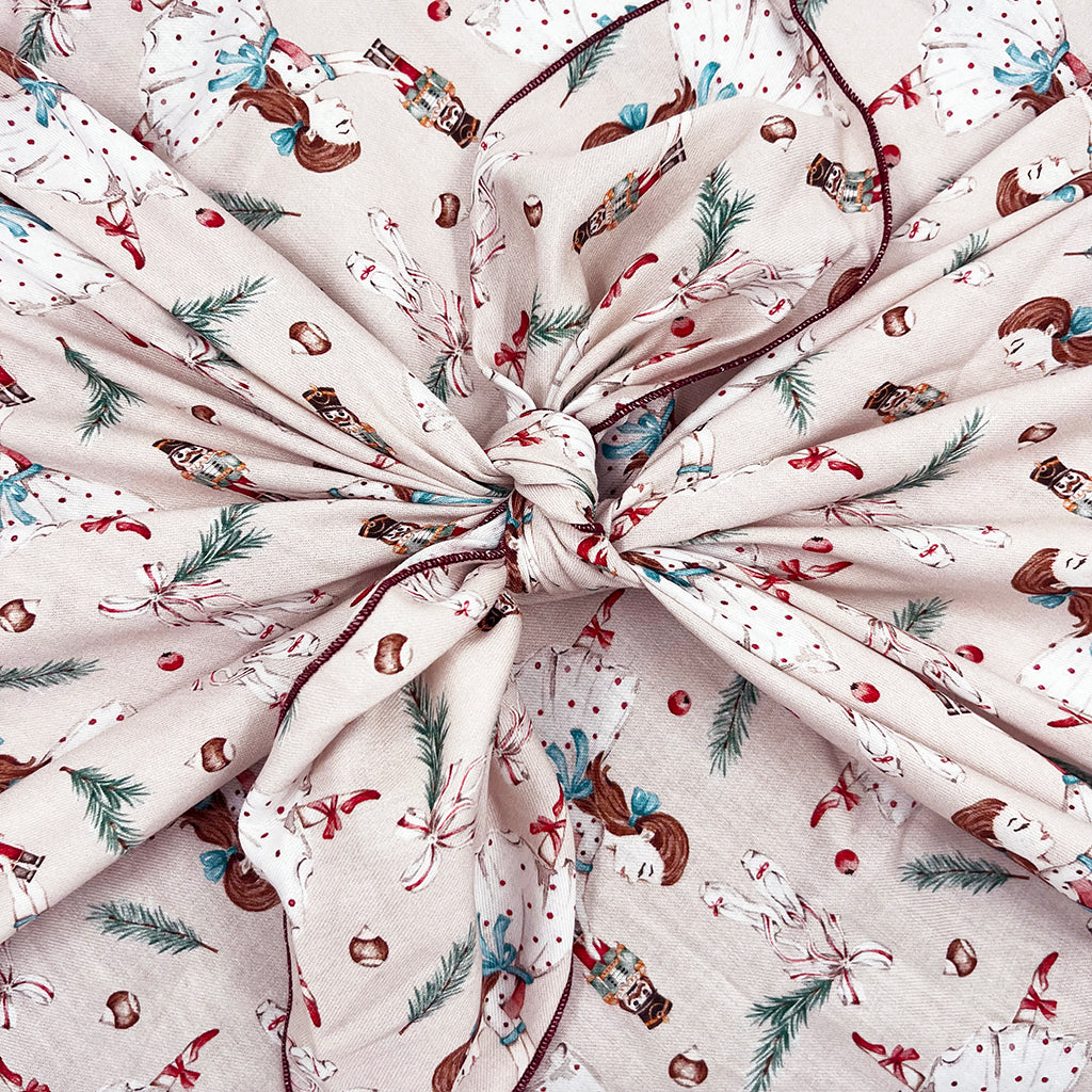 Nutcracker Clara Tanzt (4 Furoshiki Gift Wraps)