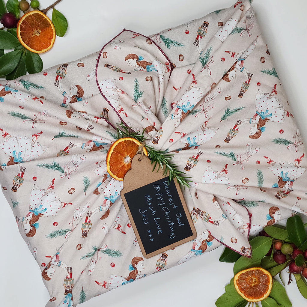 Nutcracker Clara Tanzt - Furoshiki Gift Wrap
