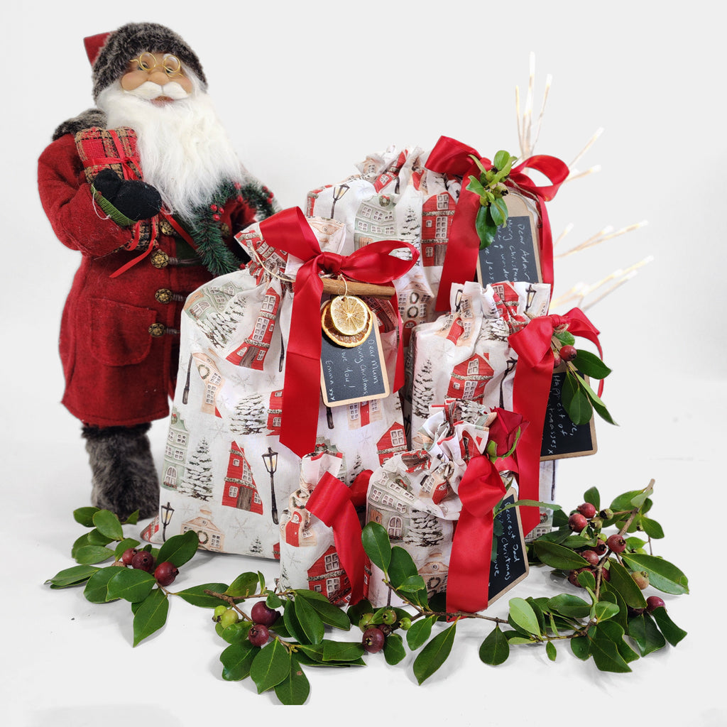 Set of 5 reusable gift bags. Red and white Christmas cottages design.